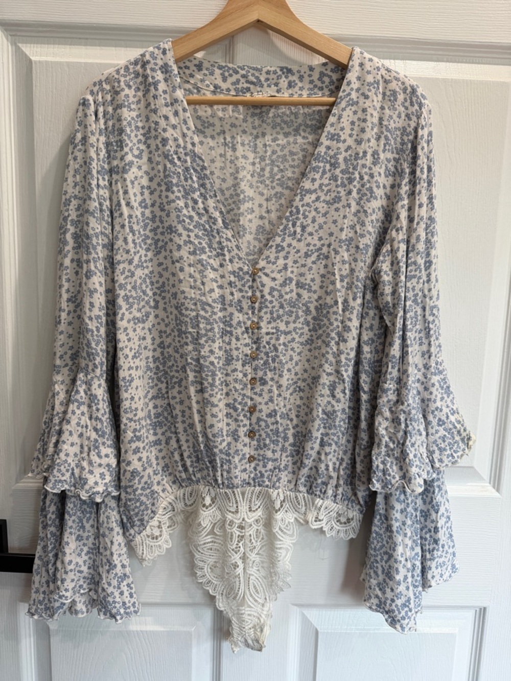 Light Blue Floral V-Neck Lace-Hem Blouse